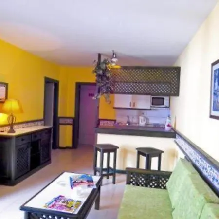 Lejlighed One Bedroom With Pool, At 200m From The